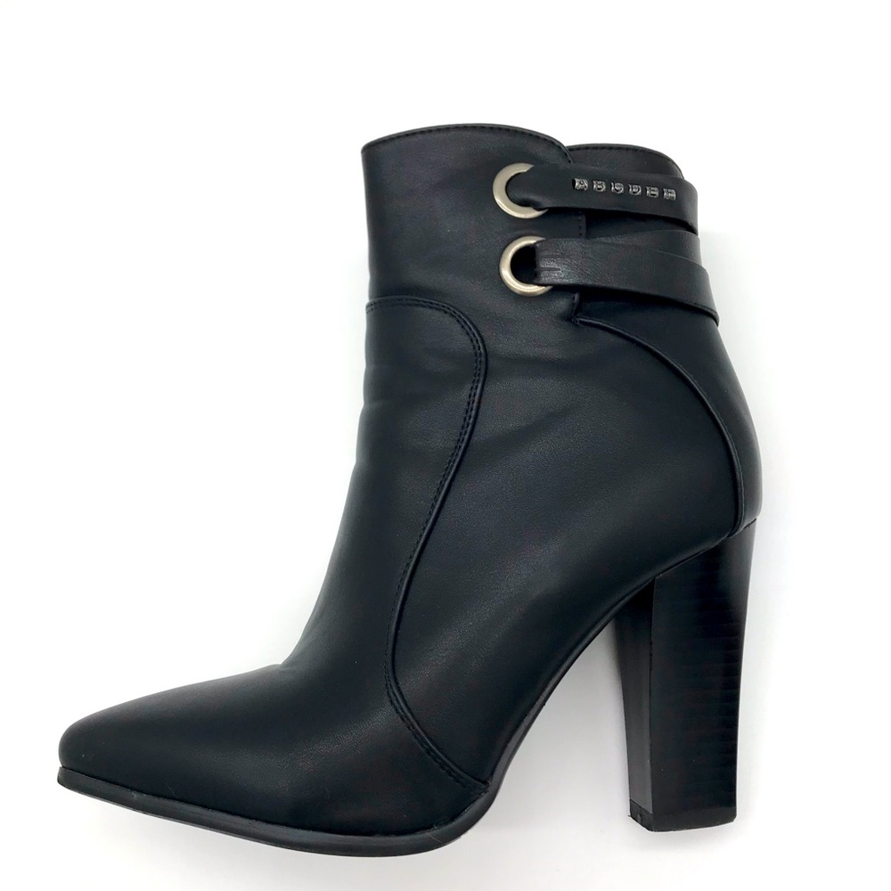 FINAL SALE BEFORE REMOVAL! Beautiful black classic boots